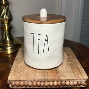 Rae Dunn tea jar with lid